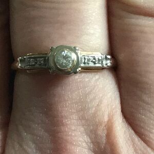 Elegant Gold and Diamond Ring